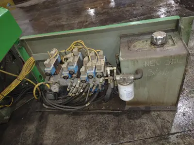 18" X 20" HYD-MECH MODEL V18 SERIES II VERTICAL BAND SAW: STOCK #24965