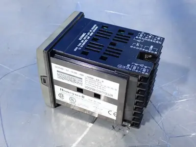 Used HONEYWELL DC2500EE0L0020010000E00 Temperature Controls Ohio US | HGR 24 #1084999