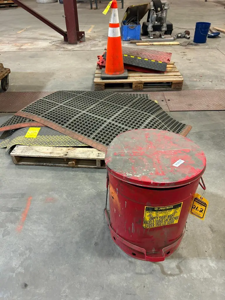Used _UNKNOWN_ _UNKNOWN_ Janitorial Equipment Virginia US | Myron Bowling Auctioneers Inc #1561997