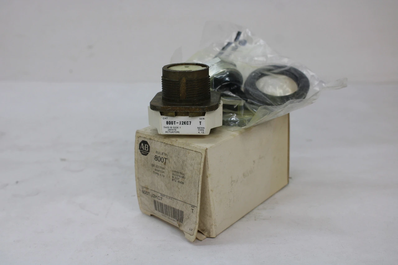 NEW ALLEN BRADLEY 800T-J2KC7