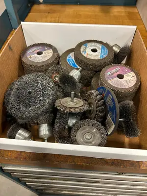 Used _UNKNOWN_ _UNKNOWN_ Grinding Wheels Virginia US | Myron Bowling Auctioneers Inc #1553455
