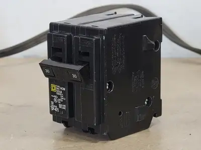USED SQUARE D HOM230