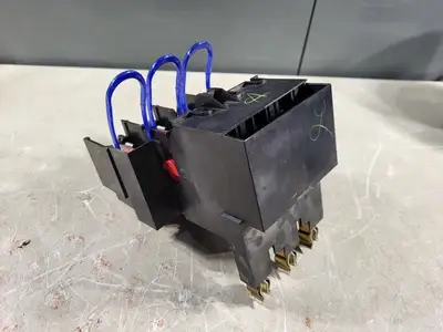 Disconnect Switch w/ 3 Times 15 Amp fuse AJT15