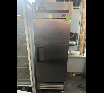 True T-19F-HC 27" One Section Solid Door Reach-In FreezerTrue T-19F-HC 27" One Section Solid Door Reach-In Freezer