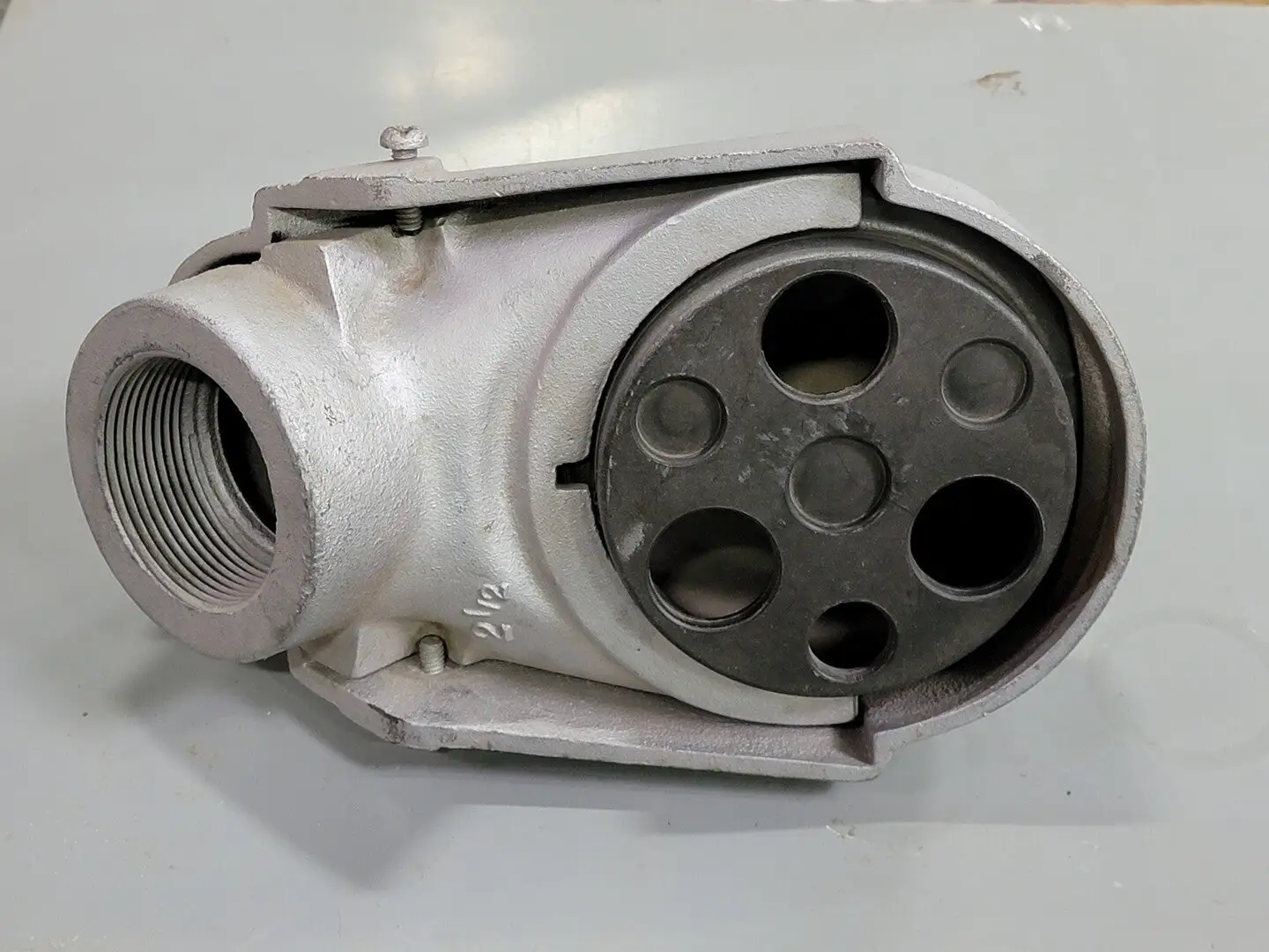 2-1/2" Threaded Type Service Entrance Cap