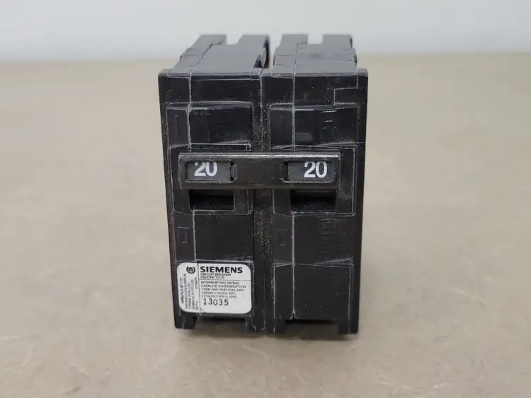 Used SIEMENS Q220 Switchgears British Columbia CA | Lenmark #239844