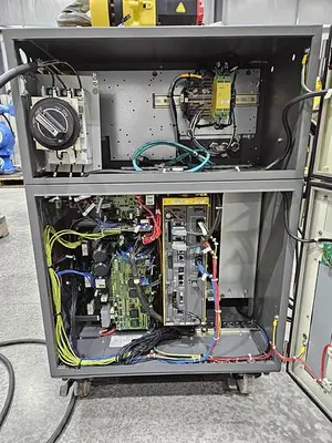 USED 2015 FANUC R-2000IC/210F