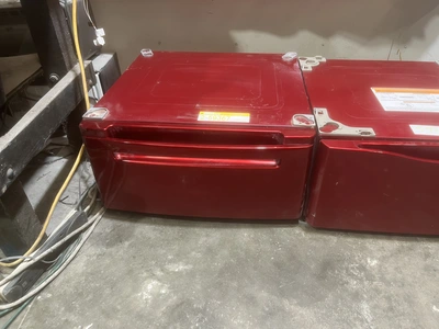 Used LG PEDESTAL  SET Miscellaneous Equipment (Electrical & Power) Michigan US | Miedema Asset Management Group #1330148