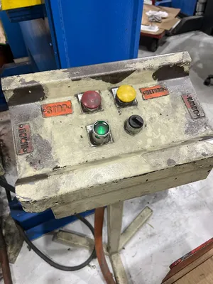 1994 PH HYDRAULICS 4C 300-P Hydraulic Press | Universal Press & Machinery (UPM) (6)