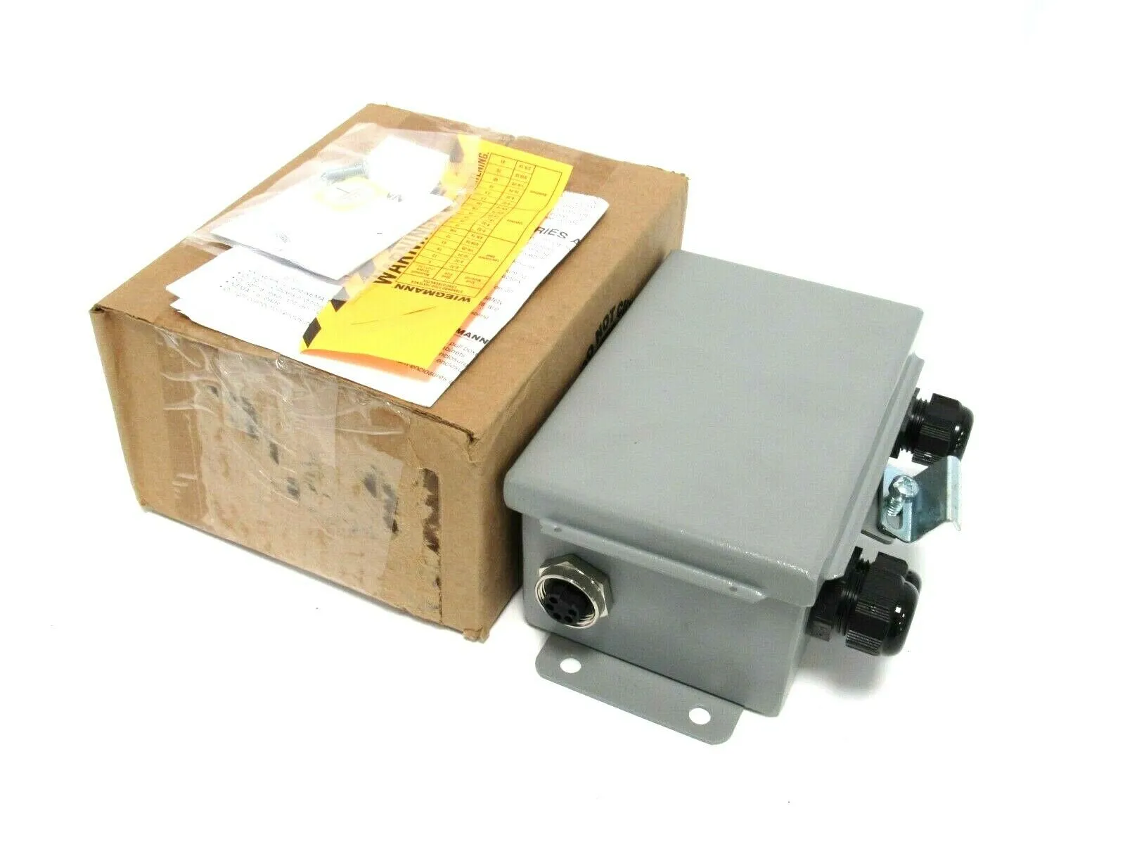 NEW WIEGMANN B060403CH ENCLOSURE W/ TERMINAL BLOCKS