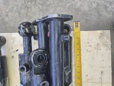 Future QTY 5 Hydraulic Cylinders