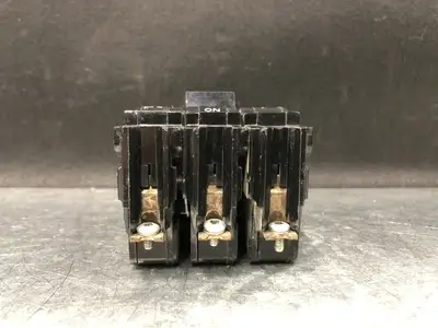Used FEDERAL PIONEER NB320 Switchgears British Columbia CA | Lenmark #244176