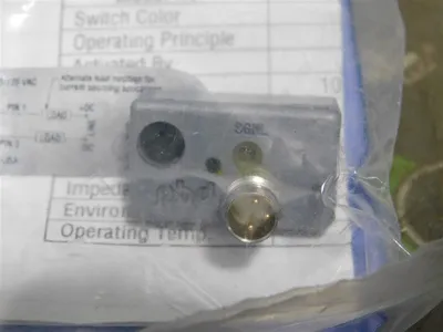 Lot of 2 PHD 62517-1 Reed Switches 10-30VDC 110-120VAC Input 25 mA Max. Load New
