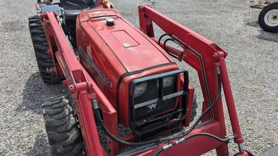 USED 2001 MASSEY FERGUSON 1233