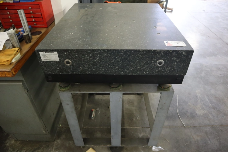 Used MITUTOYO GRANITE SURFACE PLATE Lab Inspection Minnesota US | Machinesused.com #1364565