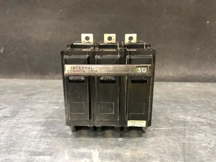 Used GENERAL ELECTRIC THQB32030 Switchgears British Columbia CA | Lenmark #244218