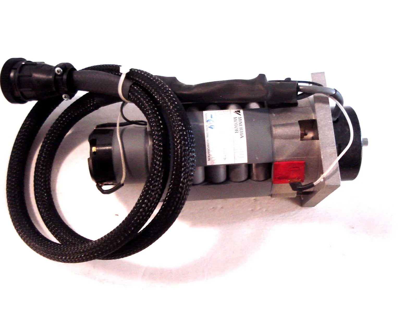 NEW YASKAWA T03L-KL13 MINERTIA MOTOR 01470-1001-001-7W0070-1 T03LKL13