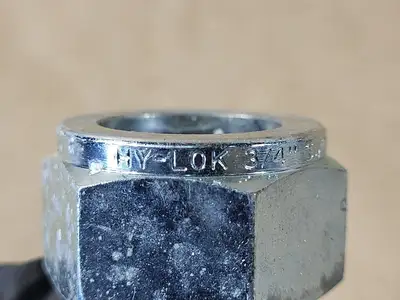USED HY-LOK CMC12-8N-STEL