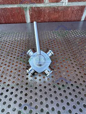 USED GE HEALTHCARE SALVI DN6 668 4-WAY 316 VALVE 18-5758-01 W/ 1/2" SANITARY FITTING