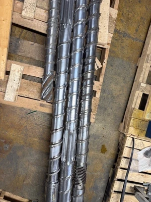 4.5" Merritt/Davis Standard Single Screw Extruder, Air Cooled 24:1 L/D Barrel, 150 HP AC Motor