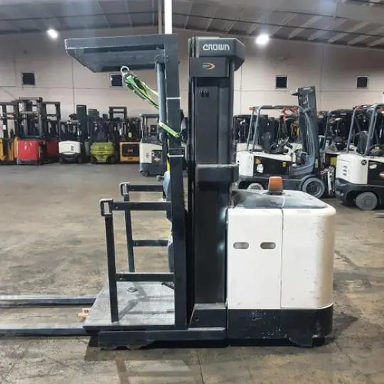 Used 2016 CROWN SP3510-30 Order Pickers | Russell Equipment #723990