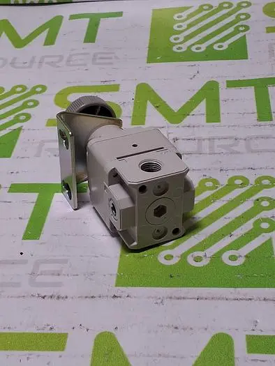 SMC IR1020-01BG PRECISION REGULATOR - NEW