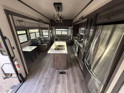 Used 2022 FOREST RIVER CEDAR CREEK CHAMPAGNE EDITION 38EBS Campers, Caravans, Motorhomes Minnesota US | Carco Truck & Equipment #1514047