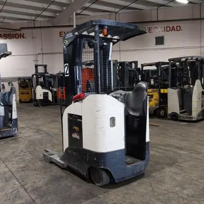 USED 2018 CROWN RR5725-45
