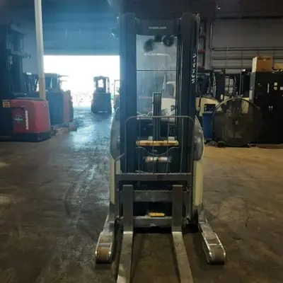 USED 2016 CROWN RR5725-45