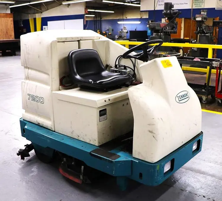 Used TENNANT 7200 Scrubbers Pennsylvania US | Global Equipment International, LLC #408591