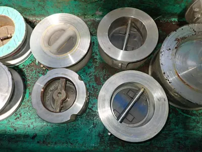 4" X 5 1/2" Valves
