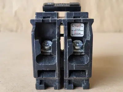 USED SCHNEIDER ELECTRIC CHOM220