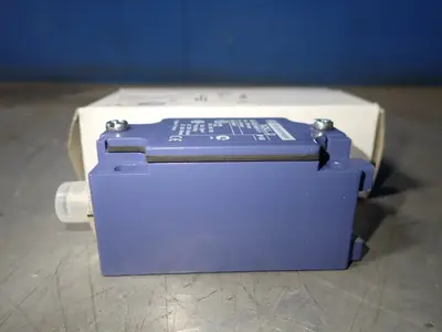 NEW TELEMECANIQUE ZCKJ8D