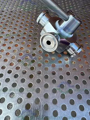 USED GE HEALTHCARE SALVI DN6 668 4-WAY 316 VALVE 18-5758-01 W/ 1/2" SANITARY FITTING