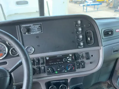 USED 2011 PETERBILT 386