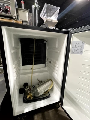 72-0413 Nostalgia KRS-2100 Self Contained Keg Cooler