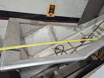 Incline Conveyor with Dump Station