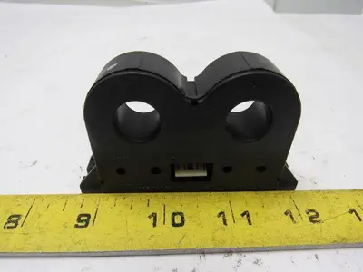 YASKAWA HITACHI UND-300W/200/5 Current Transformer From Seiki HT20SII