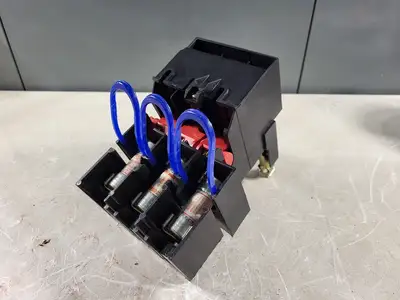 Disconnect Switch w/ 3 Times 15 Amp Fuse AJT15