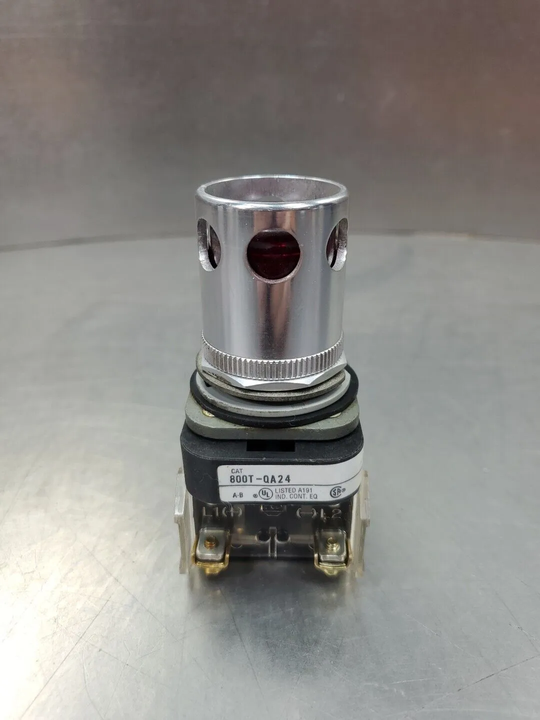 Allen-Bradley 800T-QA24 Ser T Momentary Red Push Button, Illuminated. 4D-8