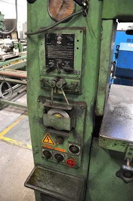 USED SCHMALTZ VERTICAL SAW