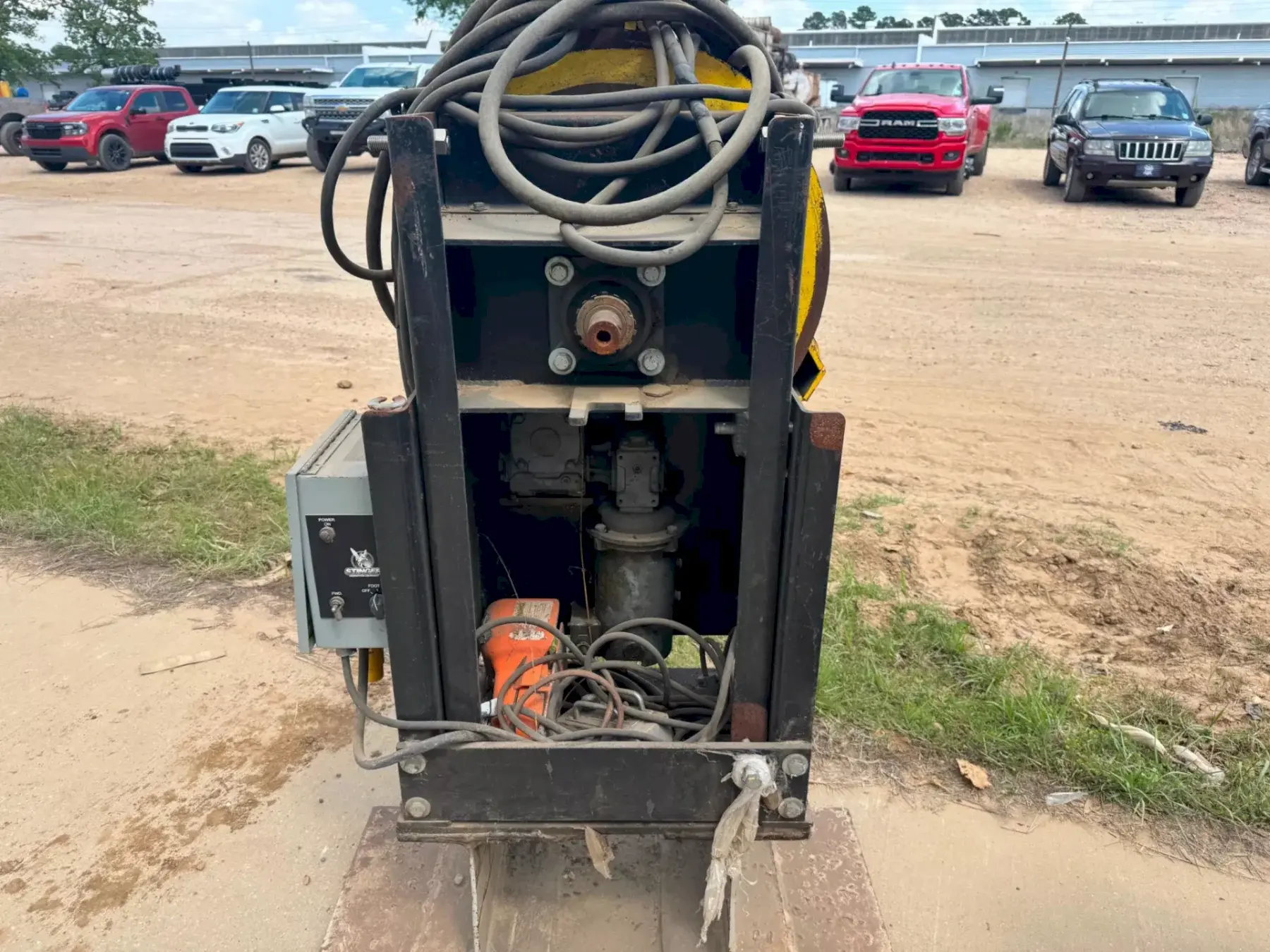 1,250 LB STINGER MODEL #P-1250 PIPE WELDING POSITIONER WITH 30" GRIPPER CHUCK : YOBRO #25213