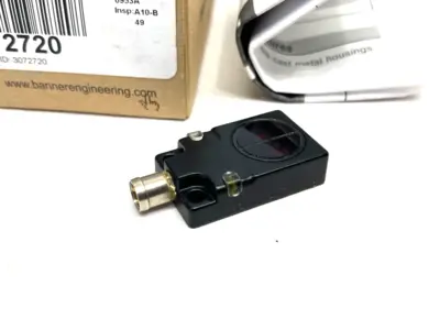 USED BANNER ENGINEERING LOW-PROFILE DIFFUSE-MODE INFRARED SENSOR