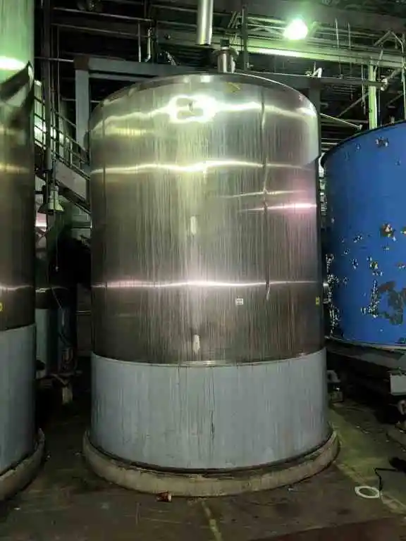 5600 gallon stainless steel tank