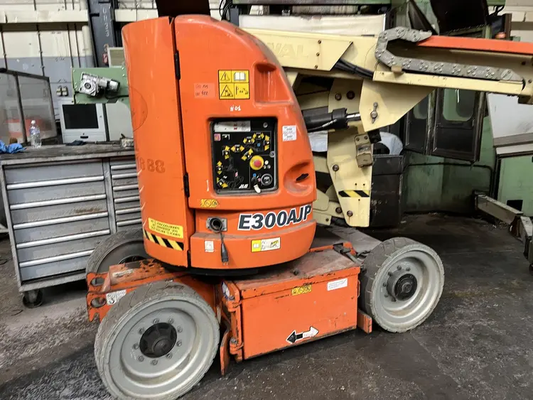 Used JLG E300 AJP Manlifts BE | Apt International N.V #361104