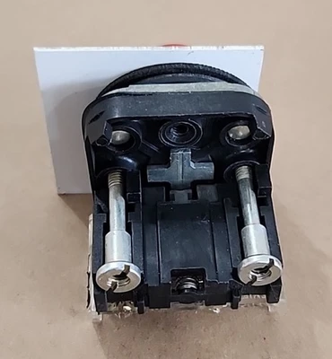 USED Allen-Bradley 800T-A