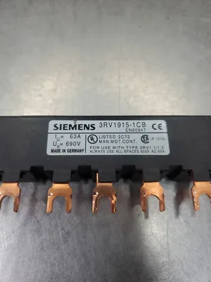 Siemens 3RV1915-1CB 63A 690V Busbar Feeder Module. 4C-1