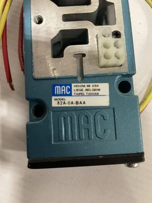 MAC 82A-0A-BAA Pneumatic 4-Way Directional Solenoid Valve Manifold/Base