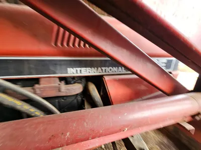 1988 Case International 585 tractor with loader | Iron Listing (39)