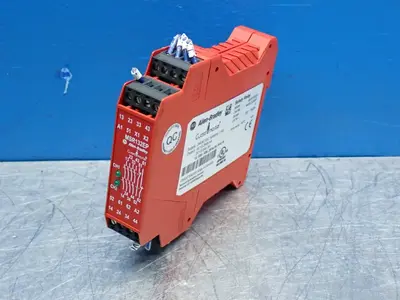 USED ALLEN BRADLEY 440RE23097